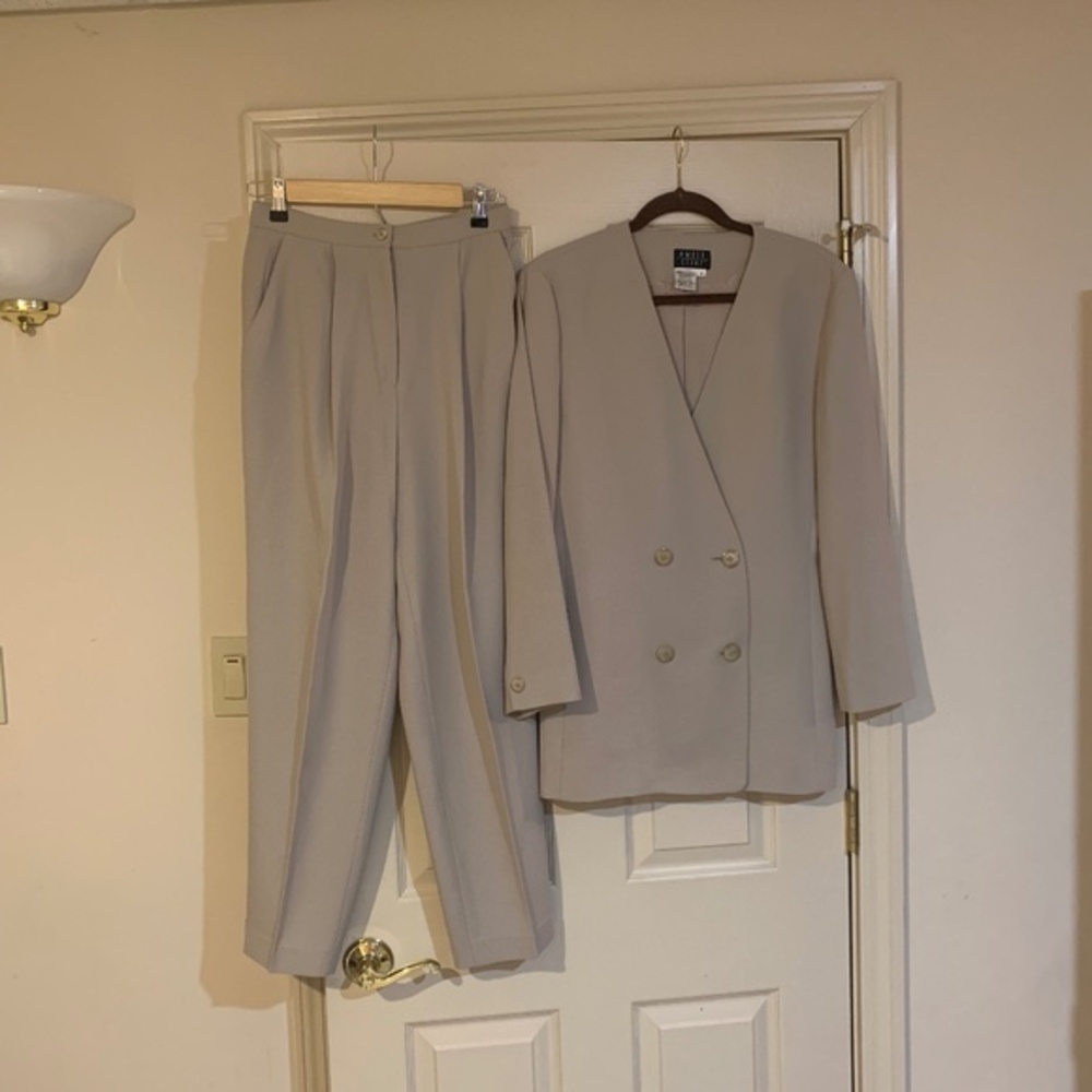 Amber Stone Tan Pants Suit sz 6